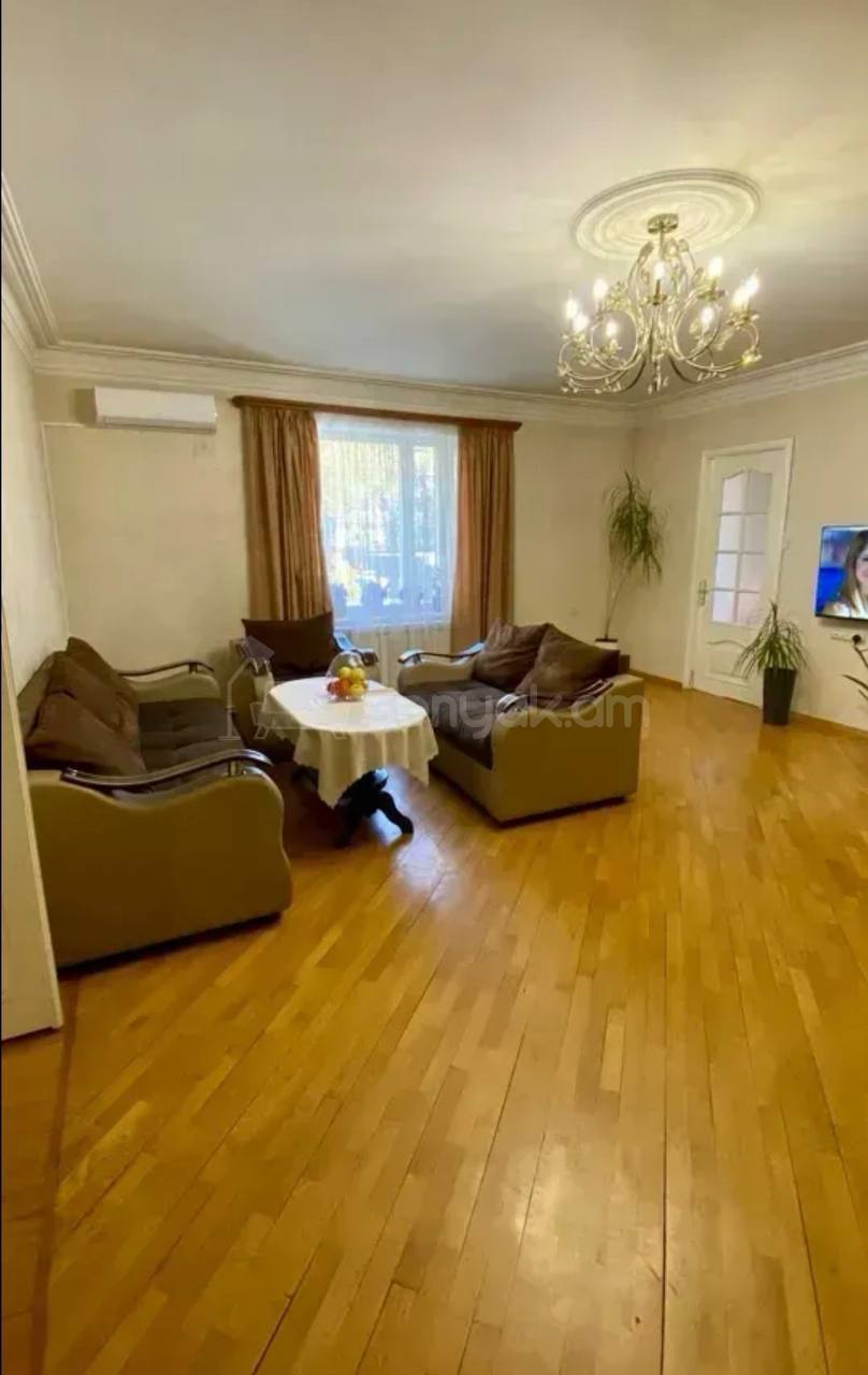 4 Սենյականոց Բնակարան Քարե Շենքում, 113քմ, 3/5 հարկ, Նորմալ Վիճակում