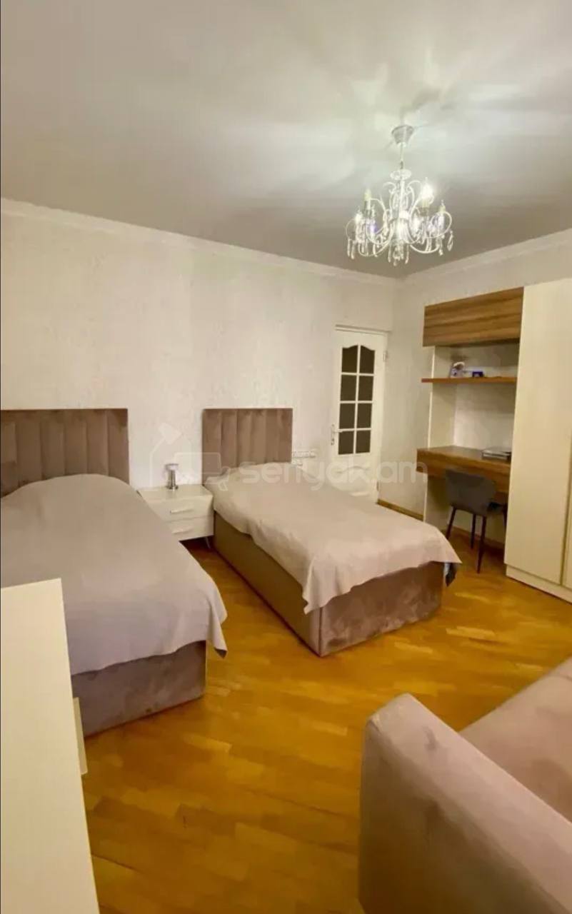 4 Սենյականոց Բնակարան Քարե Շենքում, 113քմ, 3/5 հարկ, Նորմալ Վիճակում