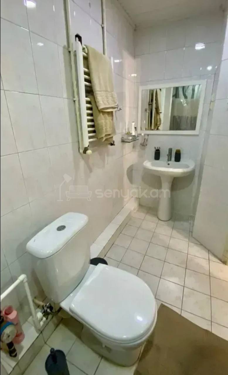 4 Սենյականոց Բնակարան Քարե Շենքում, 112քմ, 3/5 հարկ, Նորմալ Վիճակում