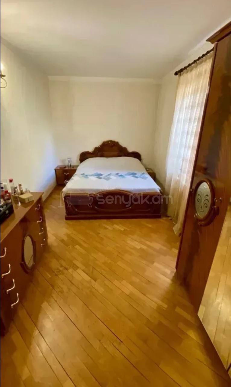 4 Սենյականոց Բնակարան Քարե Շենքում, 112քմ, 3/5 հարկ, Նորմալ Վիճակում