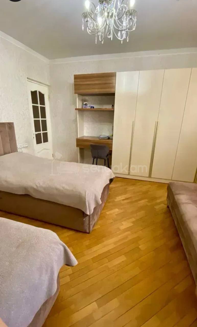 4 Սենյականոց Բնակարան Քարե Շենքում, 112քմ, 3/5 հարկ, Նորմալ Վիճակում