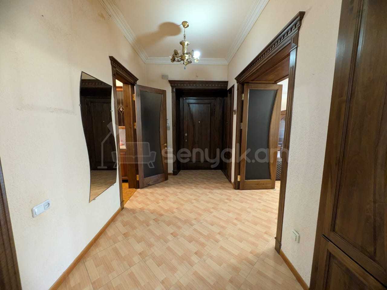 3 Սենյականոց Բնակարան Քարե Շենքում, 150քմ, 2/4 հարկ, Կապիտալ Վերանորոգված, Կահավորված