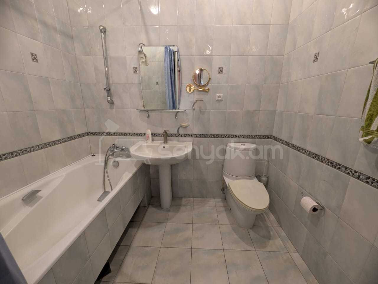 3 Սենյականոց Բնակարան Քարե Շենքում, 150քմ, 2/4 հարկ, Կապիտալ Վերանորոգված, Կահավորված