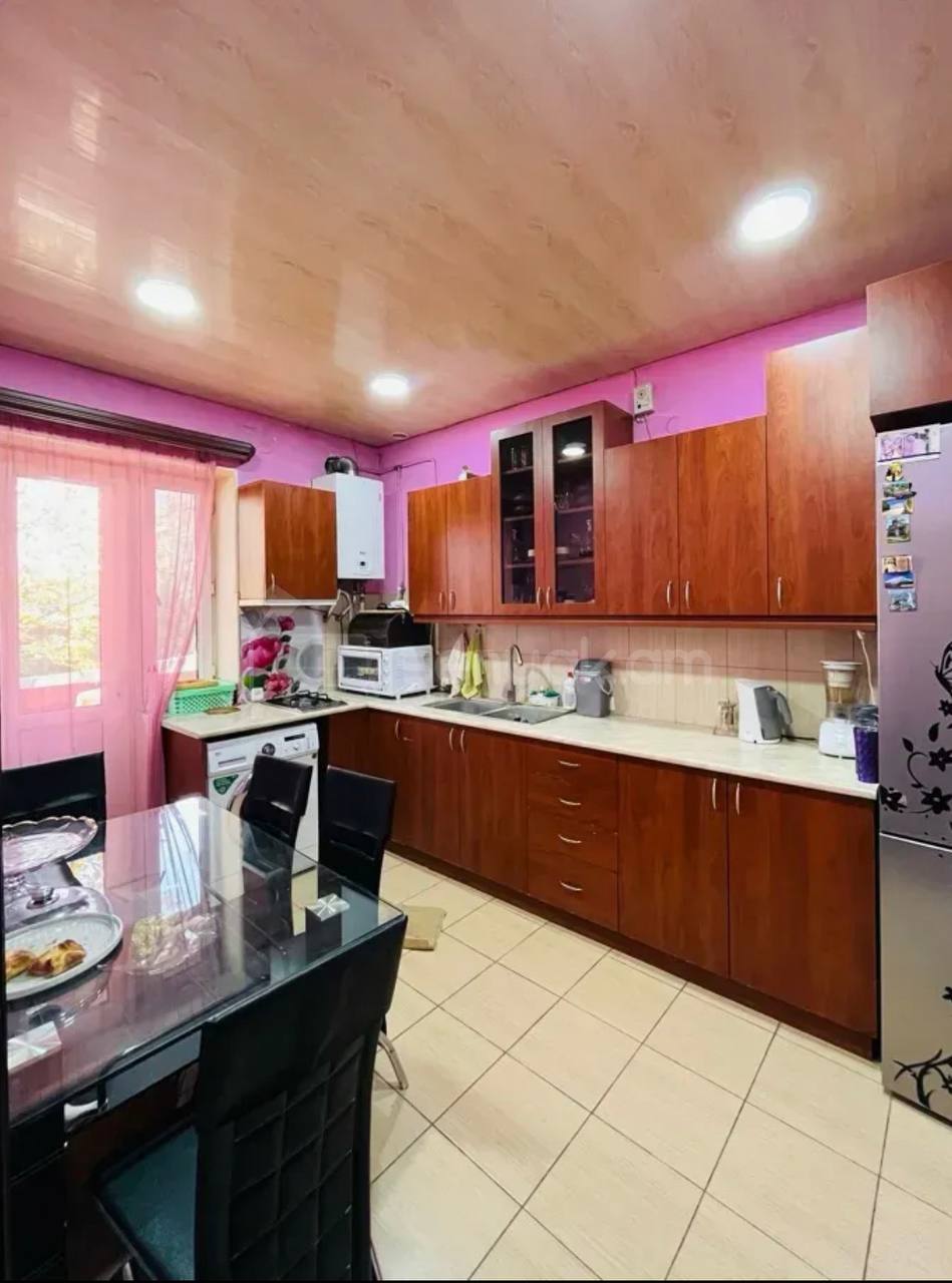 5 Սենյականոց Բնակարան Քարե Շենքում, 82քմ, 2/2 հարկ, Կապիտալ Վերանորոգված