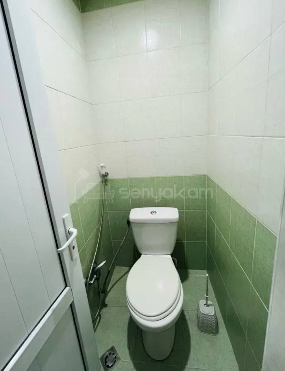 5 Սենյականոց Բնակարան Քարե Շենքում, 82քմ, 2/2 հարկ, Կապիտալ Վերանորոգված