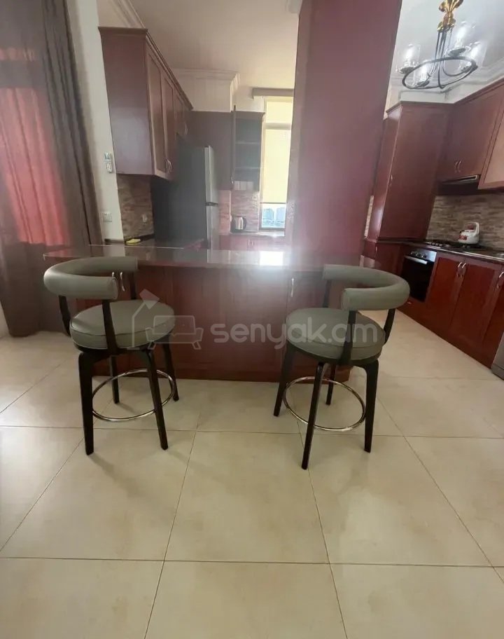 3 Սենյականոց Բնակարան Քարե Շենքում, 97քմ, 7/13 հարկ, Կապիտալ Վերանորոգված, Կահավորված