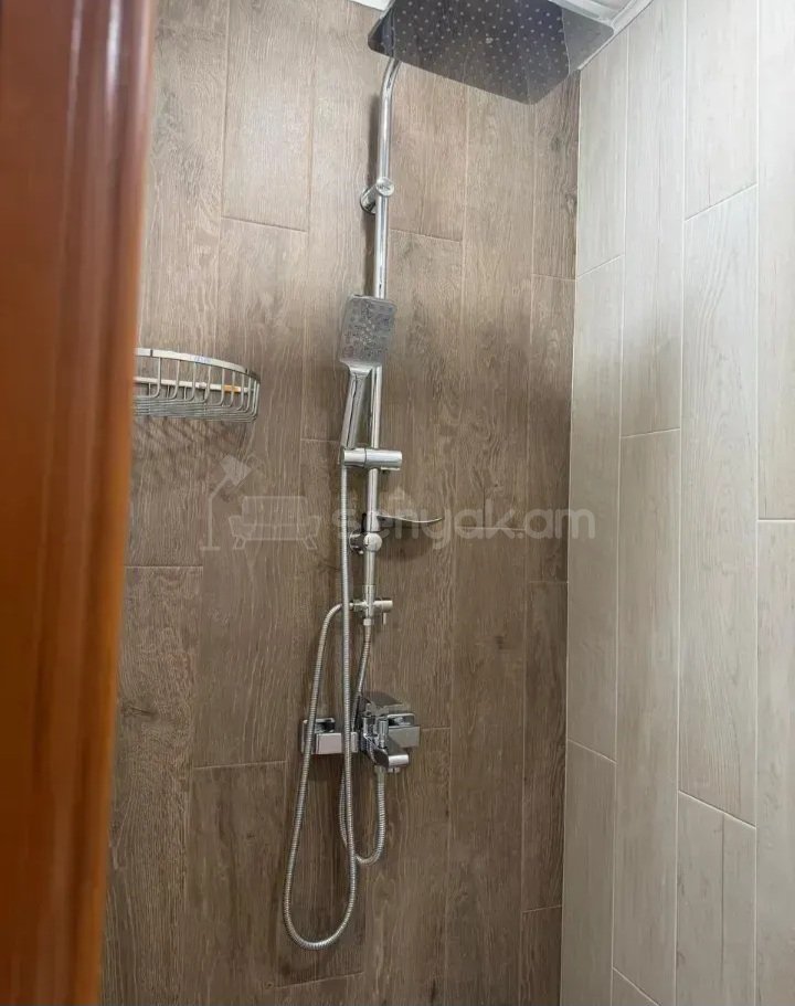 3 Սենյականոց Բնակարան Քարե Շենքում, 97քմ, 7/13 հարկ, Կապիտալ Վերանորոգված, Կահավորված