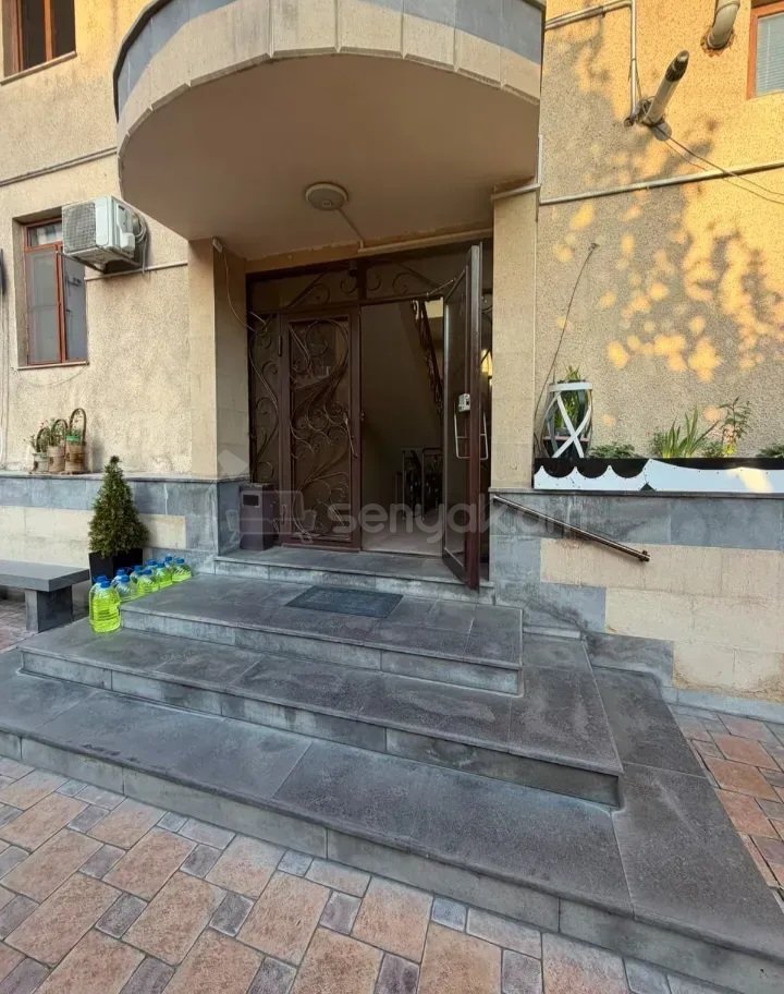3 Սենյականոց Բնակարան Քարե Շենքում, 97քմ, 7/13 հարկ, Կապիտալ Վերանորոգված, Կահավորված