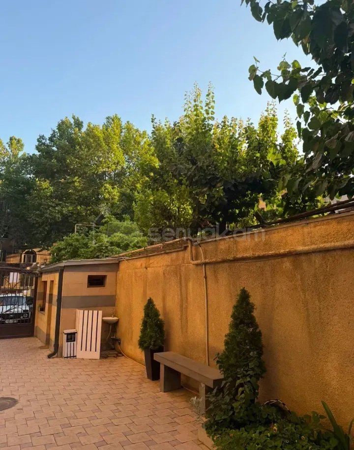 3 Սենյականոց Բնակարան Քարե Շենքում, 97քմ, 7/13 հարկ, Կապիտալ Վերանորոգված, Կահավորված