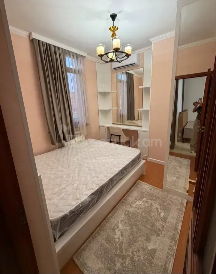 3 Սենյականոց Բնակարան Քարե Շենքում, 97քմ, 7/13 հարկ, Կապիտալ Վերանորոգված, Կահավորված