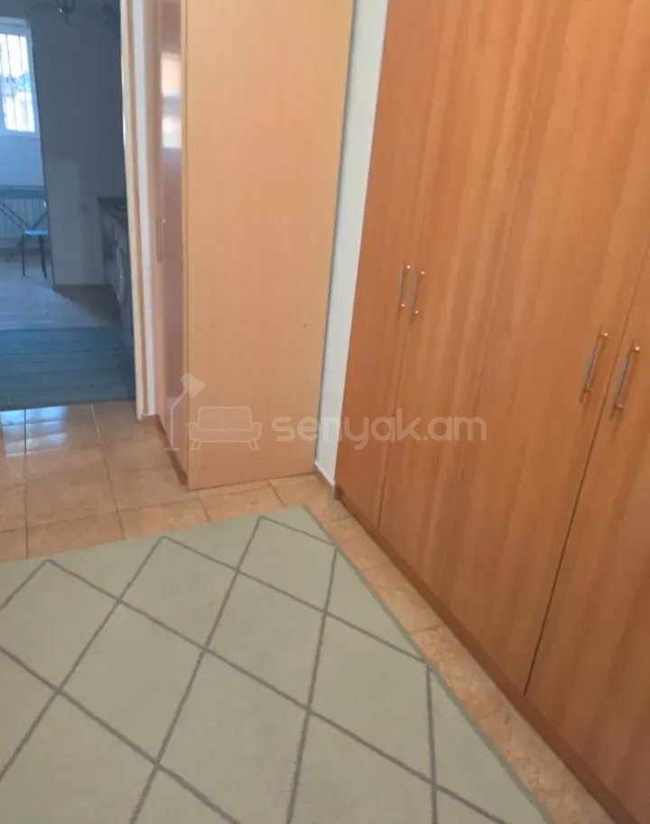 3 Սենյականոց Բնակարան Քարե Շենքում, 50քմ, 1/5 հարկ, Նորմալ Վիճակում, Կահավորված