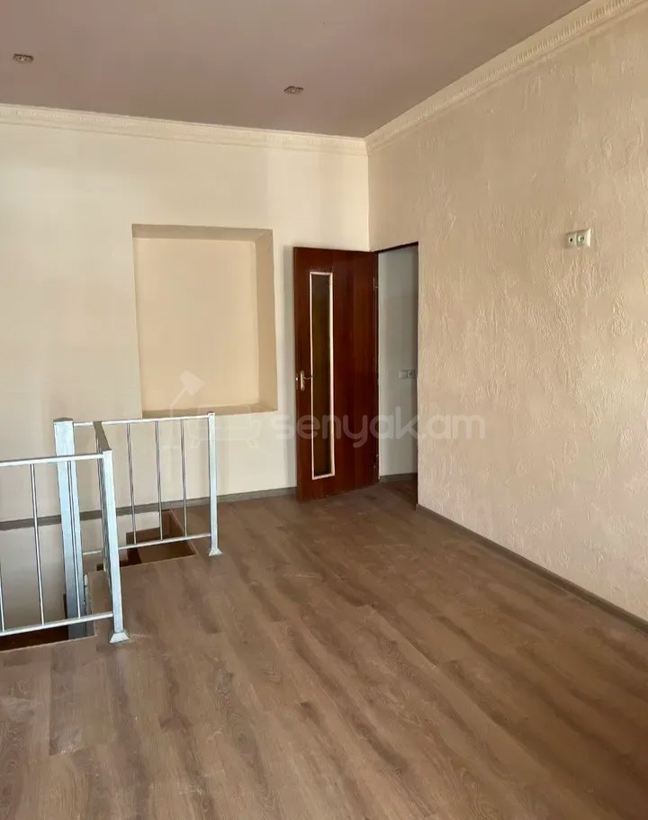 2 Սենյականոց Սեփական Տուն, 10քմ, Նորմալ Վիճակում, Կահավորված