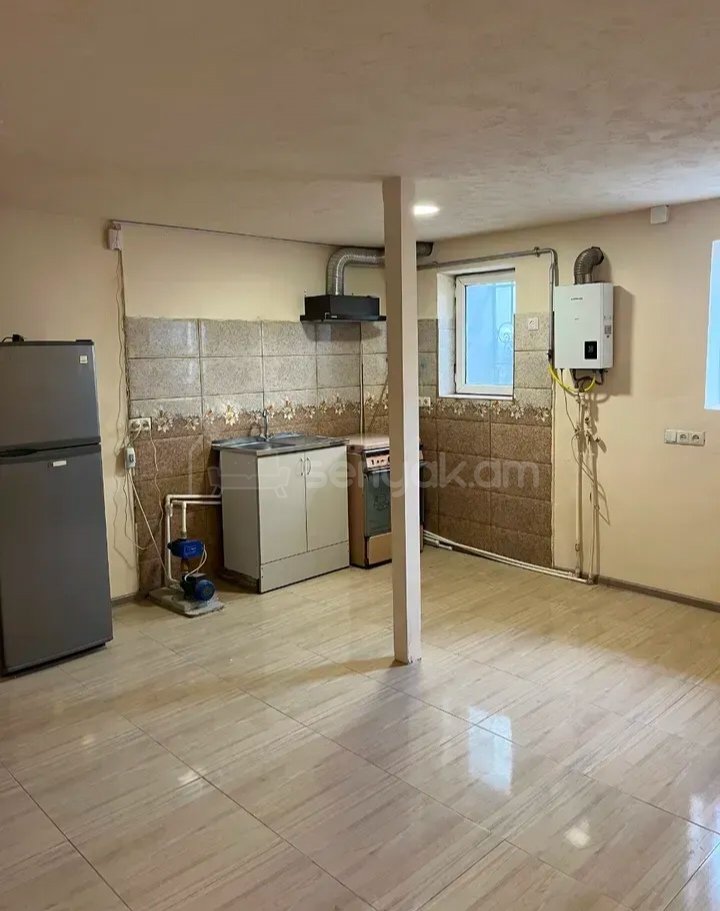 2 Սենյականոց Սեփական Տուն, 10քմ, Նորմալ Վիճակում, Կահավորված