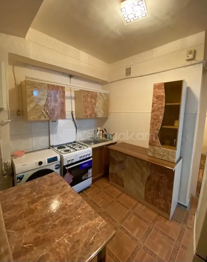 2 Սենյականոց Բնակարան Քարե Շենքում, 42քմ, 8/9 հարկ, Կապիտալ Վերանորոգված, Կահավորված