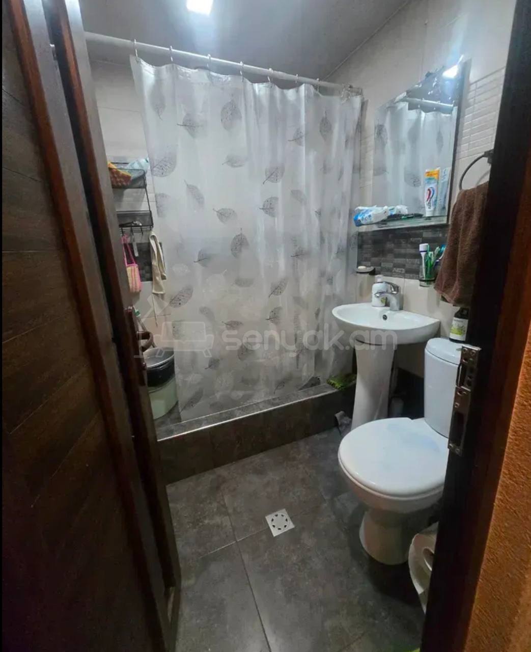 2 Սենյականոց Բնակարան Քարե Շենքում, 56քմ, 2/5 հարկ, Կապիտալ Վերանորոգված