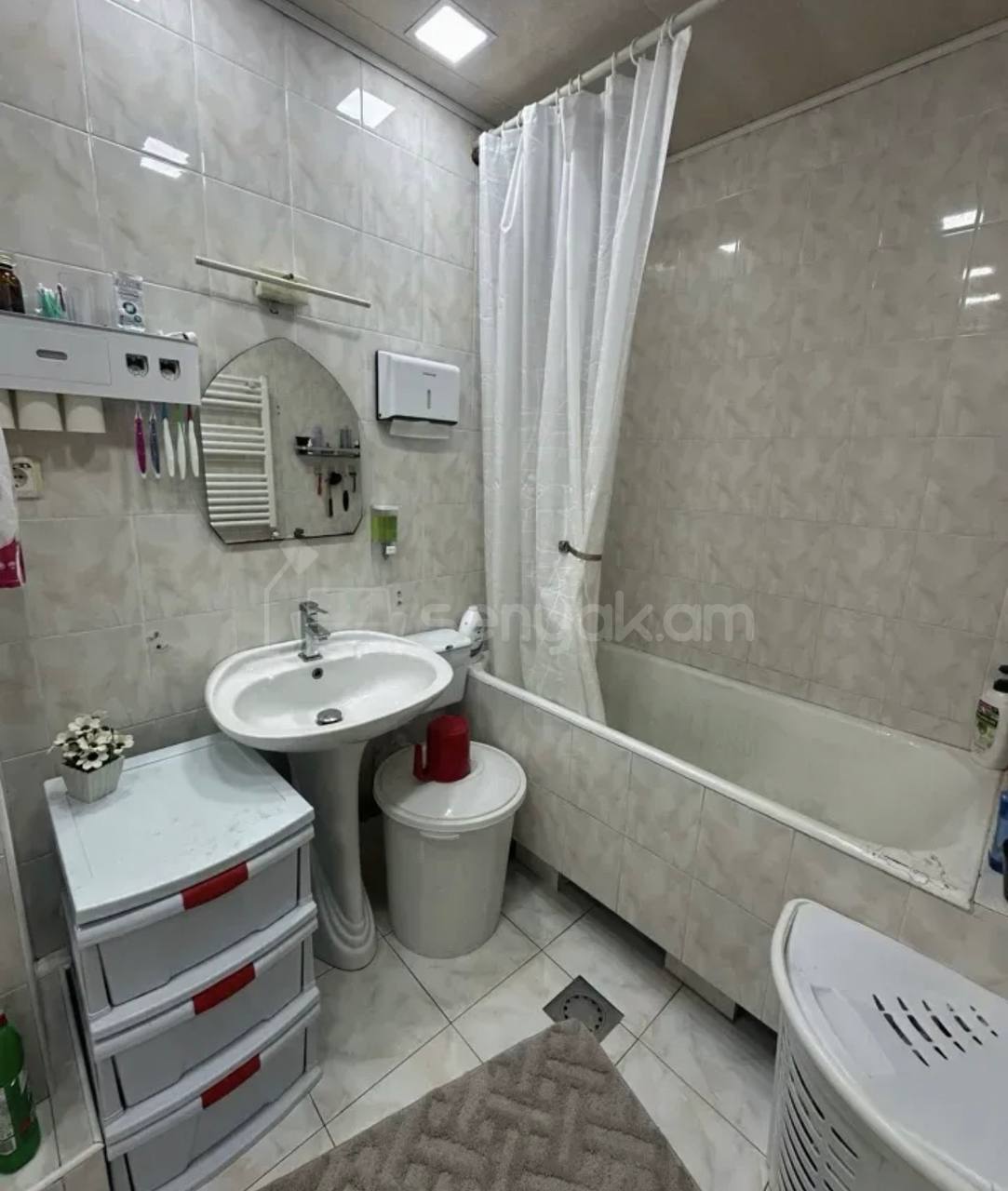 2 Սենյականոց Բնակարան Քարե Շենքում, 54քմ, 2/5 հարկ, Կապիտալ Վերանորոգված