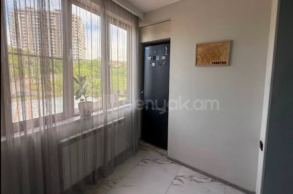 2 Սենյականոց Բնակարան Քարե Շենքում, 42քմ, 4/5 հարկ, Կապիտալ Վերանորոգված