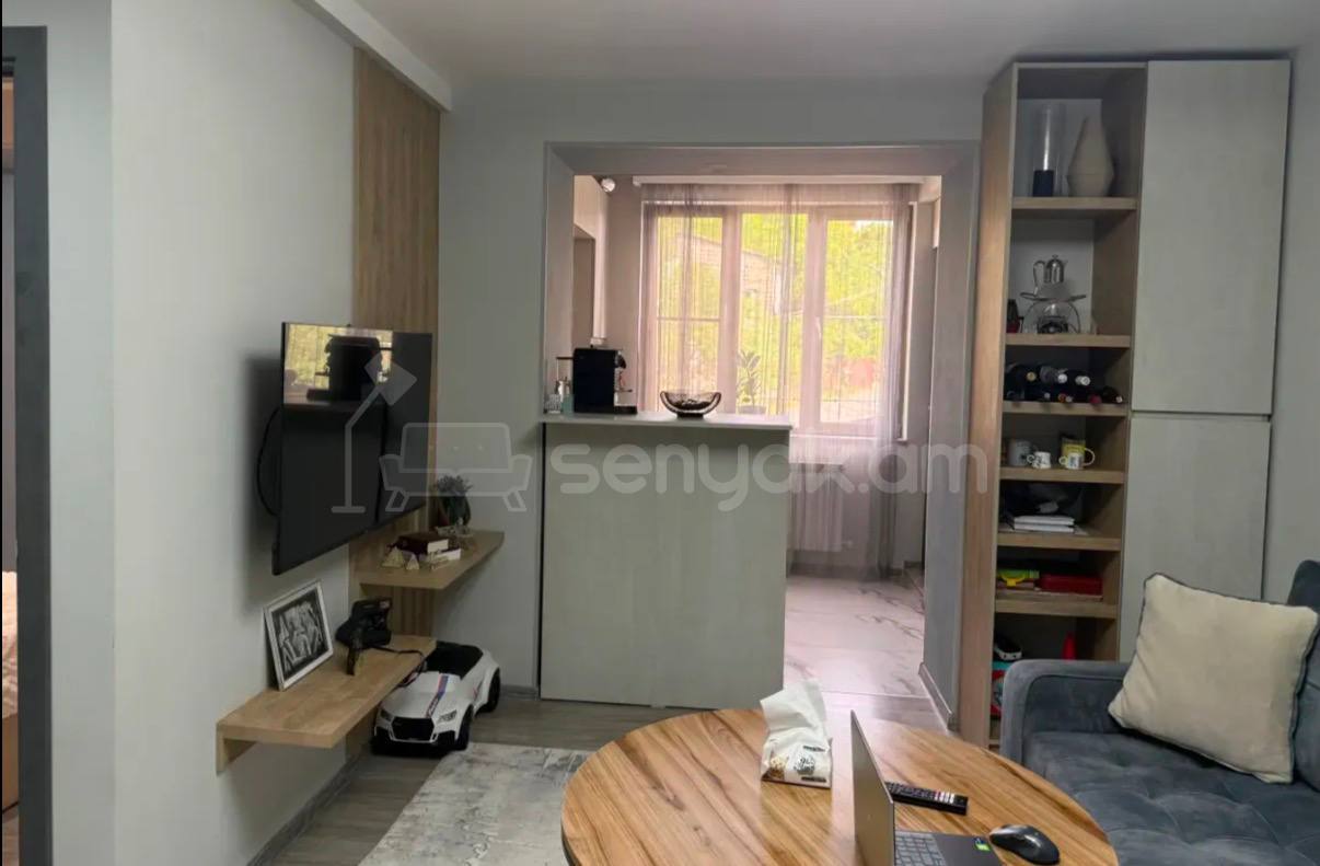 2 Սենյականոց Բնակարան Քարե Շենքում, 42քմ, 4/5 հարկ, Կապիտալ Վերանորոգված