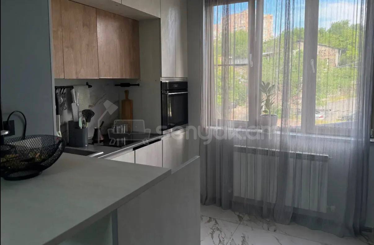 2 Սենյականոց Բնակարան Քարե Շենքում, 42քմ, 4/5 հարկ, Կապիտալ Վերանորոգված