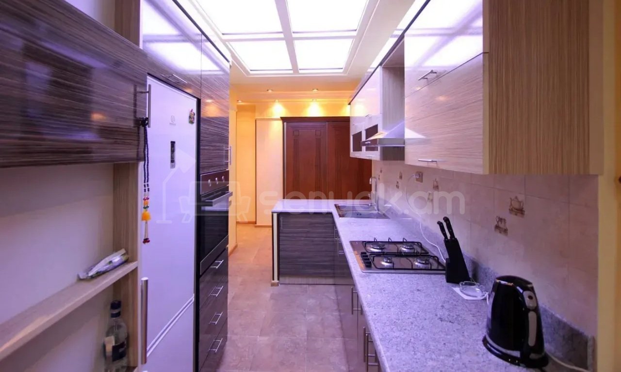 3 Սենյականոց Բնակարան Քարե Շենքում, 60քմ, 5/5 հարկ, Կապիտալ Վերանորոգված, Կահավորված
