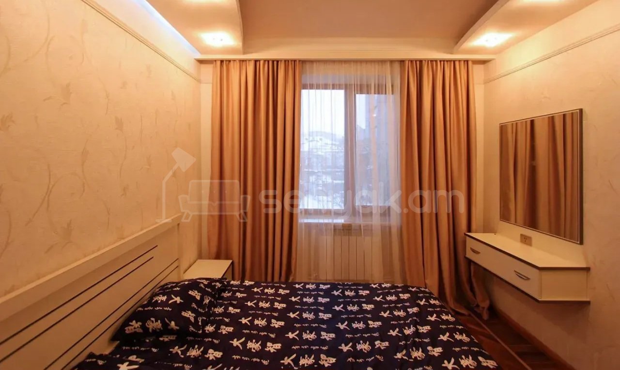 3 Սենյականոց Բնակարան Քարե Շենքում, 60քմ, 5/5 հարկ, Կապիտալ Վերանորոգված, Կահավորված