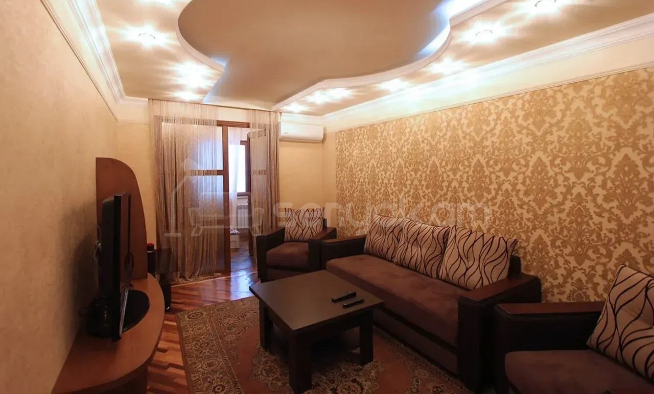 3 Սենյականոց Բնակարան Քարե Շենքում, 60քմ, 5/5 հարկ, Կապիտալ Վերանորոգված, Կահավորված
