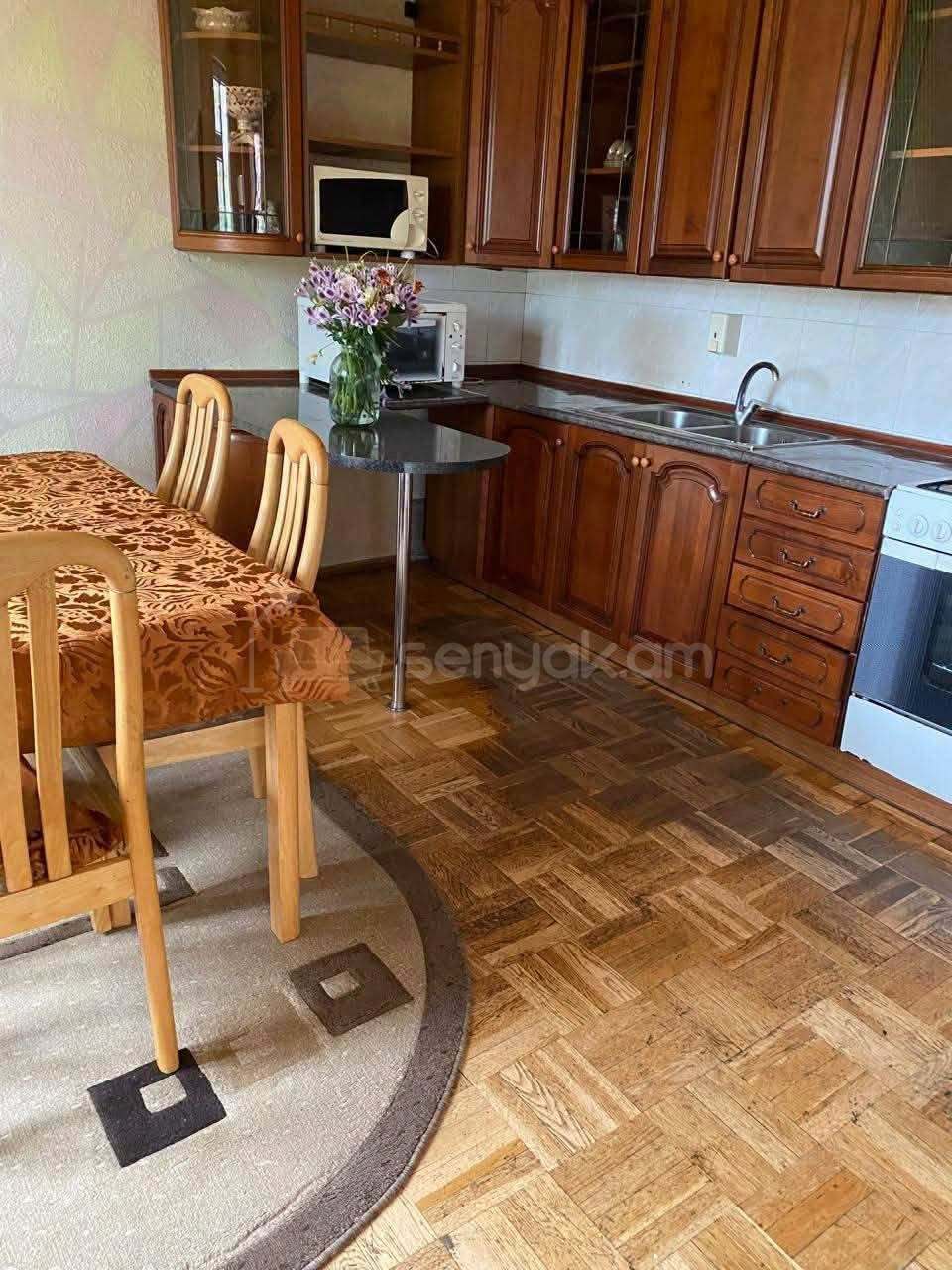 7 Սենյականոց Սեփական Տուն, 560քմ, Նորմալ Վիճակում, Ավտոտնակով
