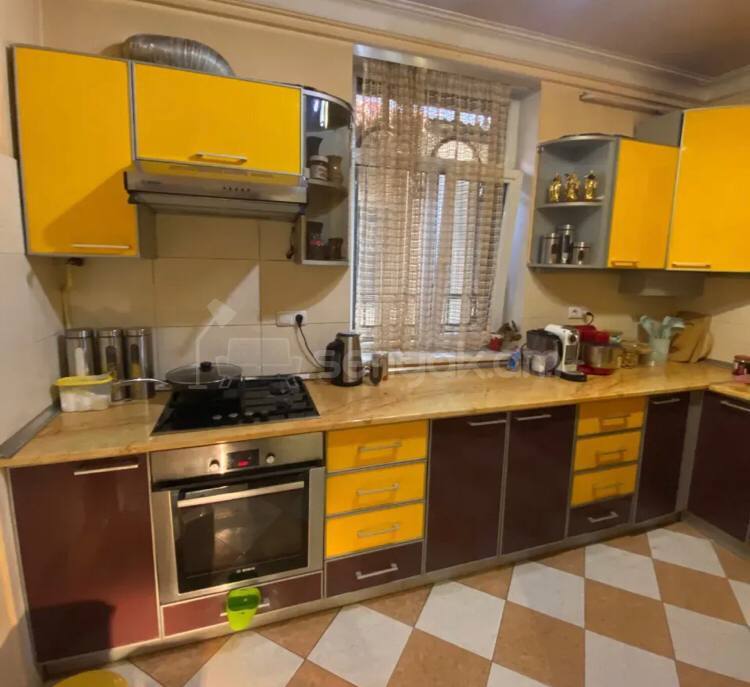 4 Սենյականոց Բնակարան, 86քմ, 1/8 հարկ, Կոսմետիկ Վերանորոգված