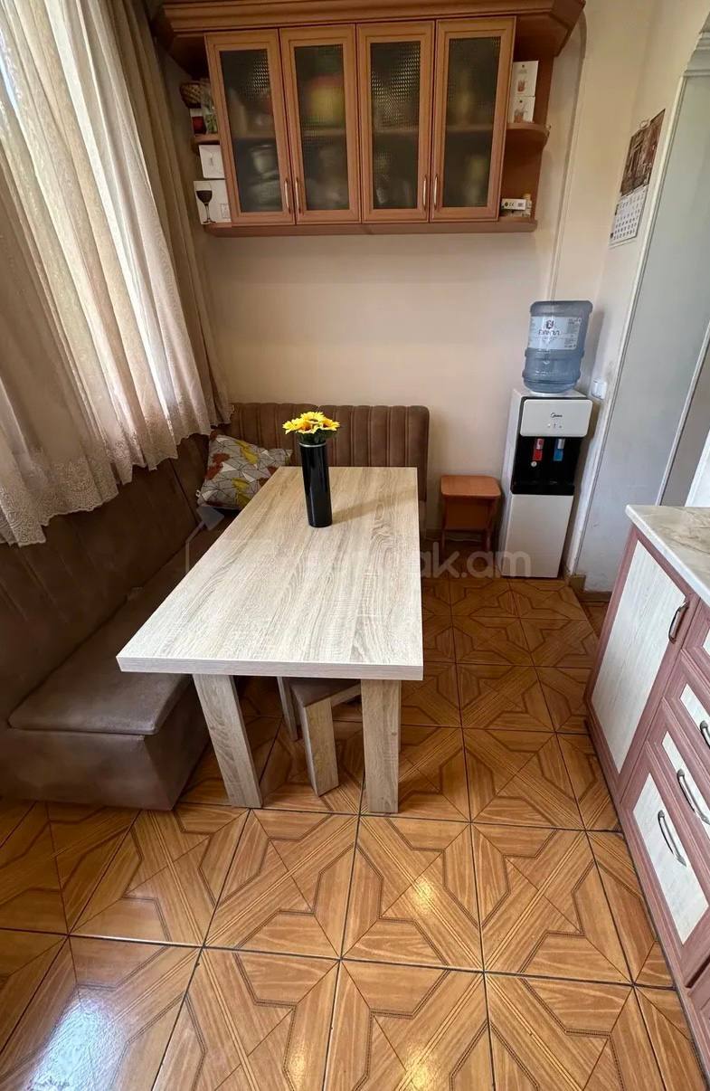 3 Սենյականոց Բնակարան Քարե Շենքում, 73քմ, 4/4 հարկ, Կոսմետիկ Վերանորոգված