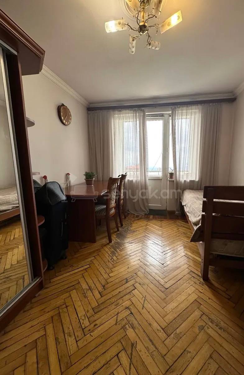 3 Սենյականոց Բնակարան Քարե Շենքում, 73քմ, 4/4 հարկ, Կոսմետիկ Վերանորոգված