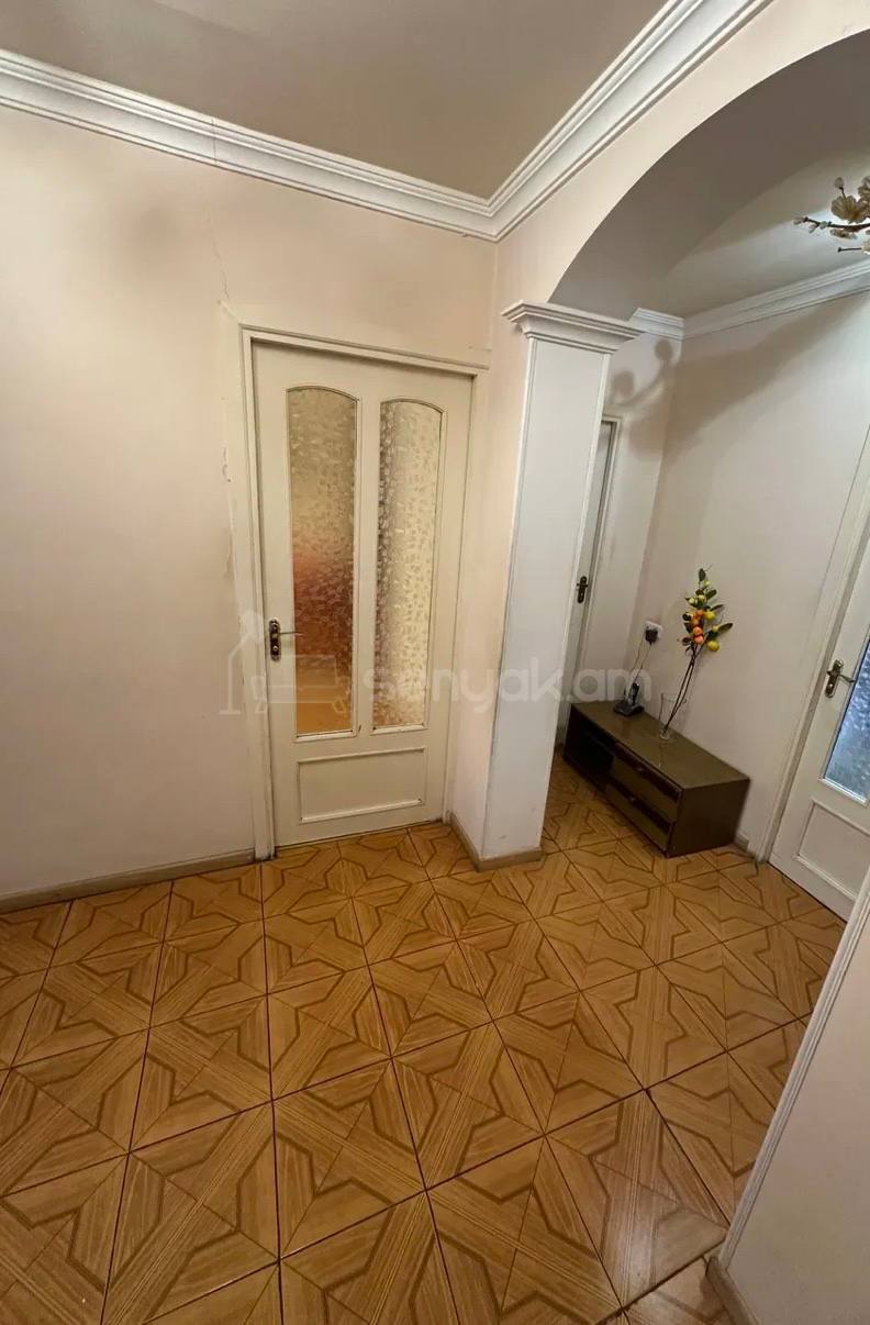 3 Սենյականոց Բնակարան Քարե Շենքում, 73քմ, 4/4 հարկ, Կոսմետիկ Վերանորոգված