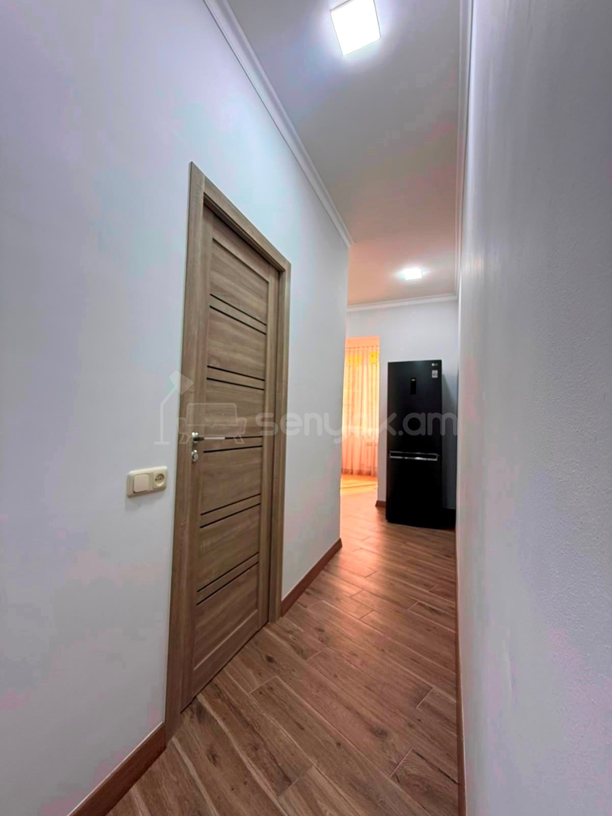 3 Սենյականոց Բնակարան Քարե Շենքում, 100քմ, 2/4 հարկ, Դիզայներական Վերանորոգված, Կահավորված, Արևկող
