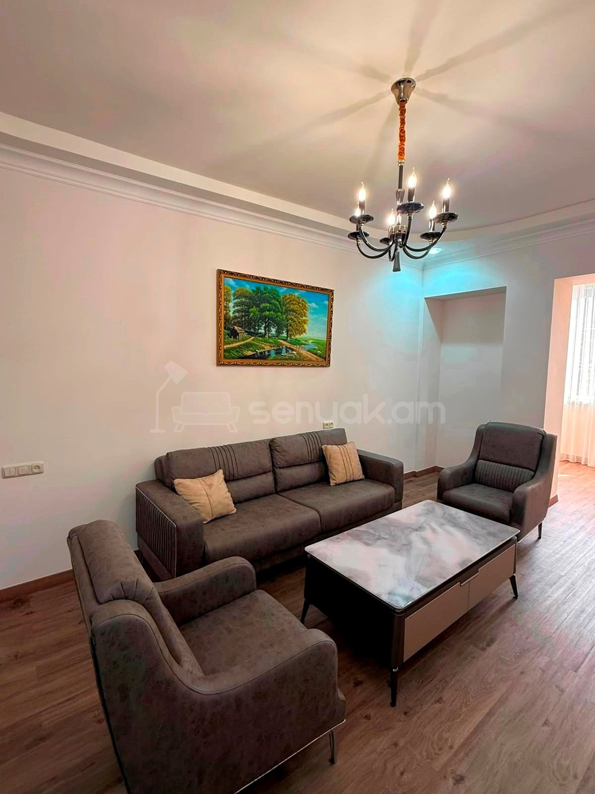 3 Սենյականոց Բնակարան Քարե Շենքում, 100քմ, 2/4 հարկ, Դիզայներական Վերանորոգված, Կահավորված, Արևկող