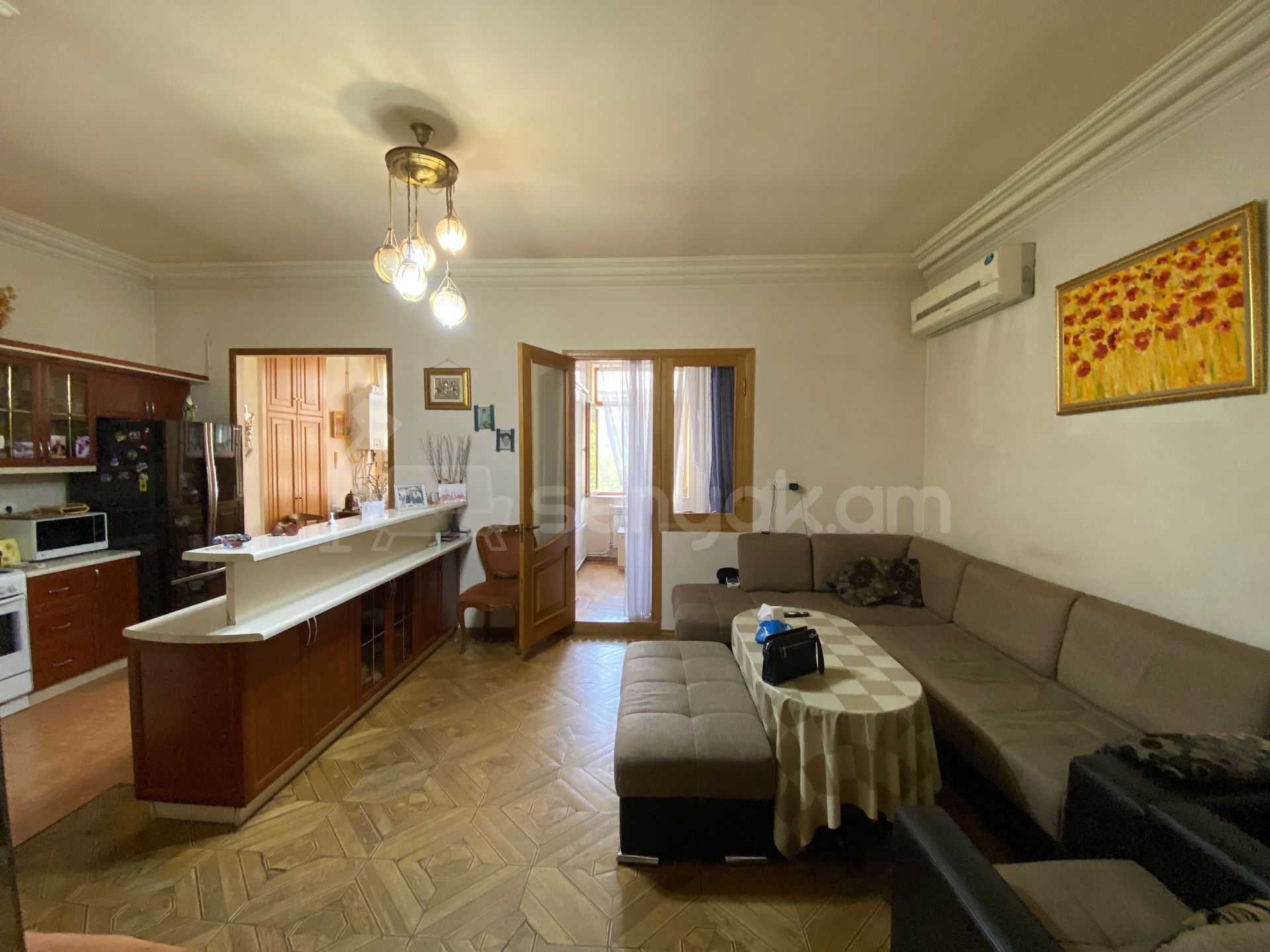 3 Սենյականոց Բնակարան Քարե Շենքում, 110քմ, 5/5 հարկ, Կապիտալ Վերանորոգված