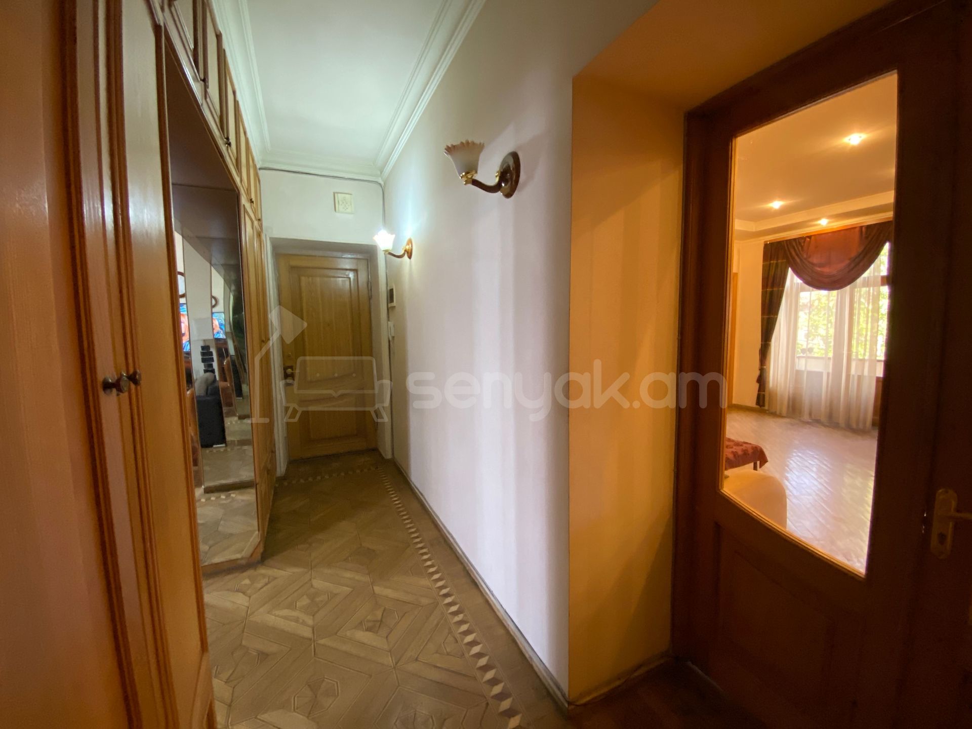 3 Սենյականոց Բնակարան Քարե Շենքում, 110քմ, 5/5 հարկ, Կապիտալ Վերանորոգված
