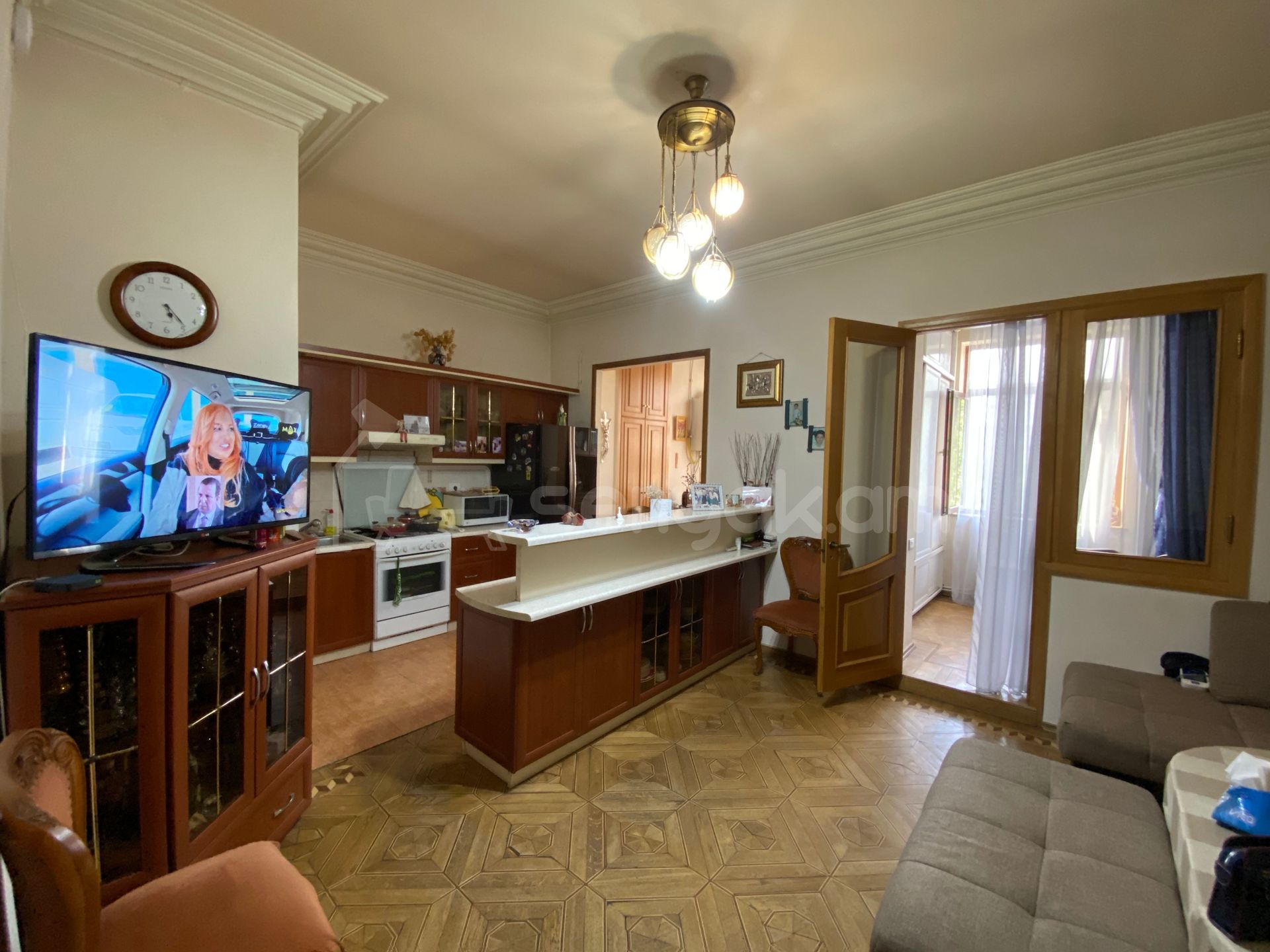 3 Սենյականոց Բնակարան Քարե Շենքում, 110քմ, 5/5 հարկ, Կապիտալ Վերանորոգված
