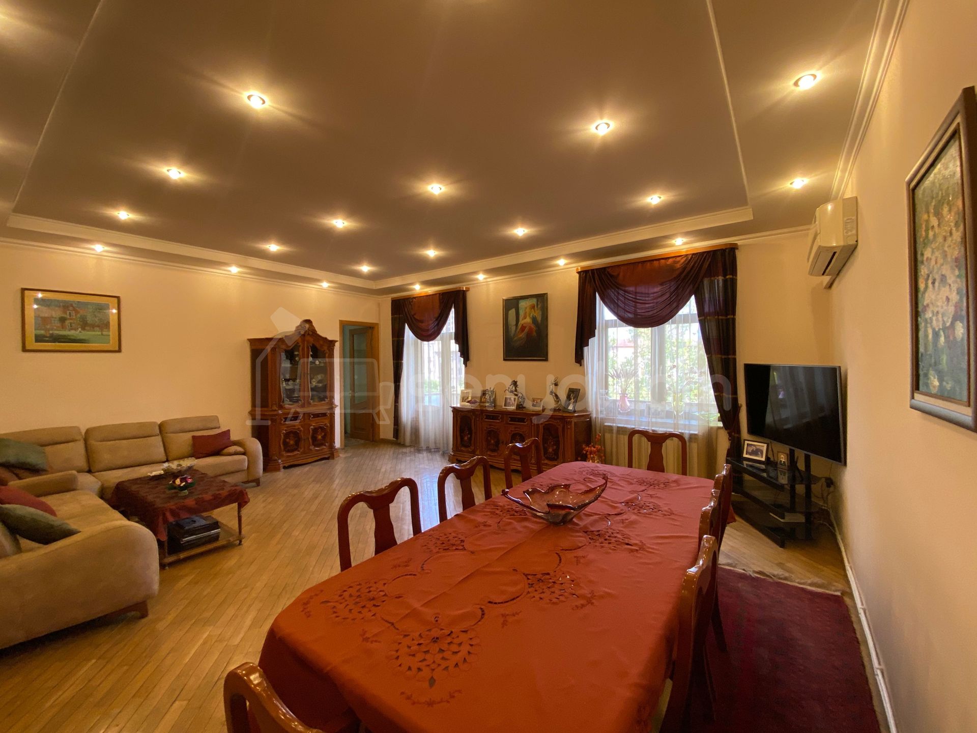 3 Սենյականոց Բնակարան Քարե Շենքում, 110քմ, 5/5 հարկ, Կապիտալ Վերանորոգված