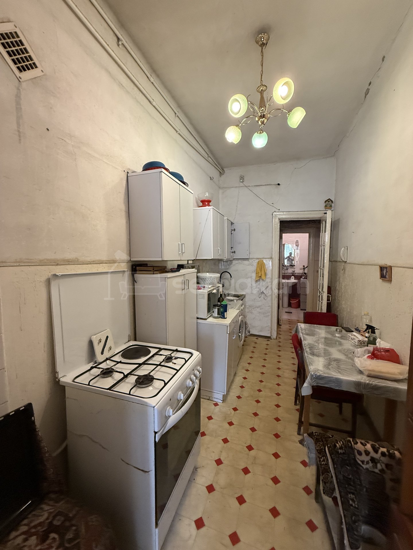2 Սենյականոց Բնակարան Քարե Շենքում, 82քմ, 2/5 հարկ, Պետական Վիճակում