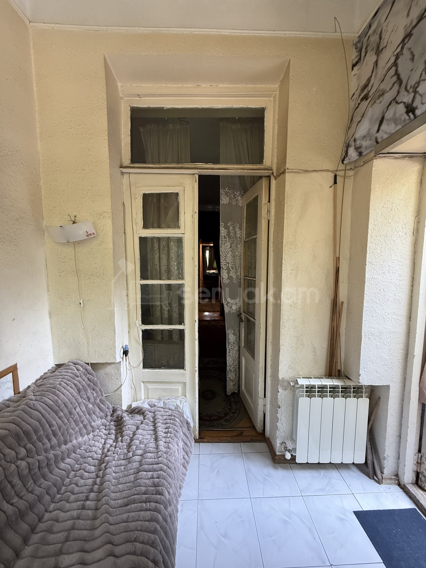 2 Սենյականոց Բնակարան Քարե Շենքում, 82քմ, 2/5 հարկ, Պետական Վիճակում