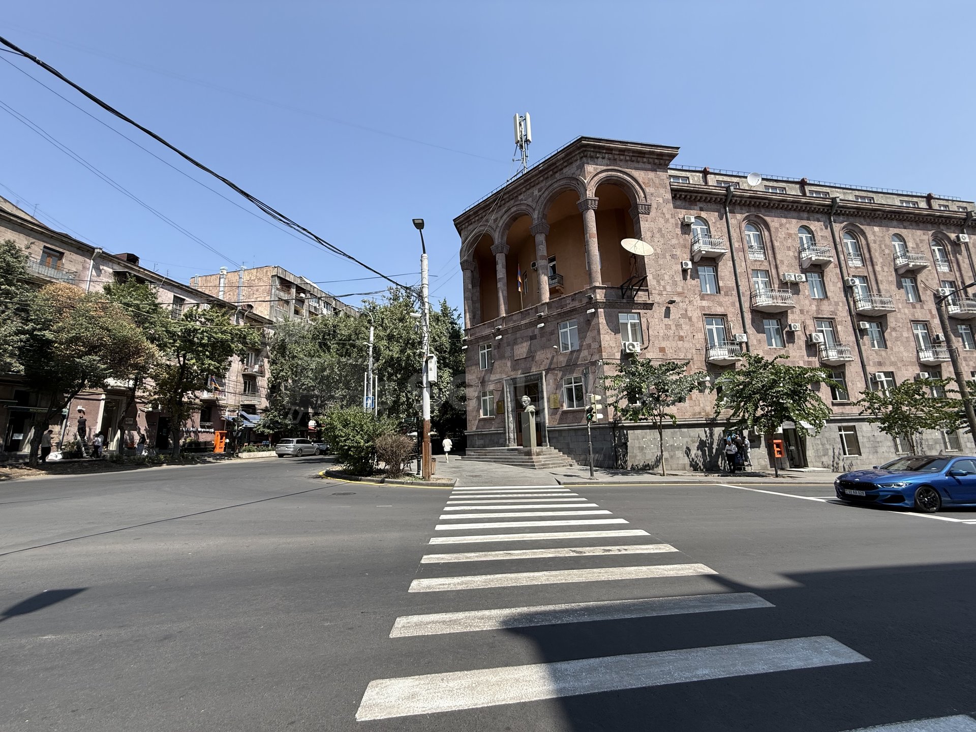 2 Սենյականոց Բնակարան Քարե Շենքում, 82քմ, 2/5 հարկ, Պետական Վիճակում