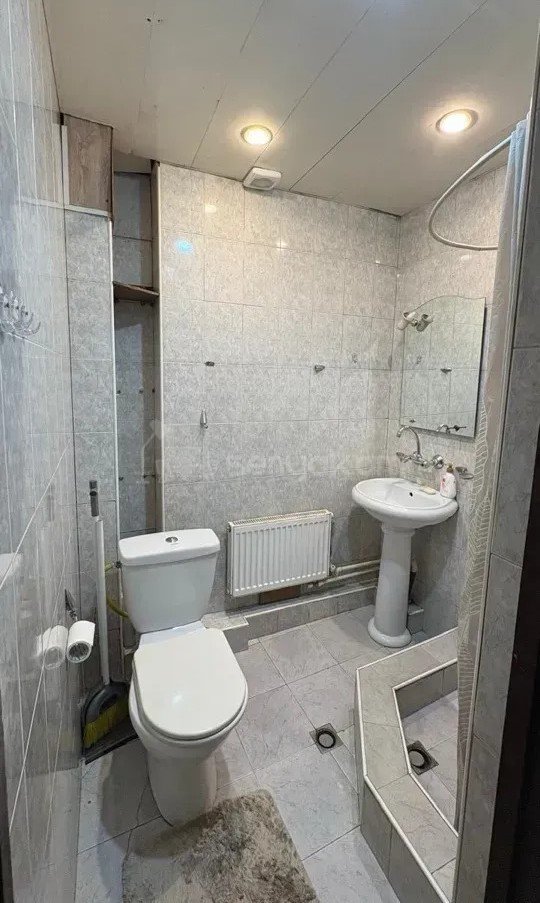 2 Սենյականոց Բնակարան Քարե Շենքում, 55քմ, 1/4 հարկ, Նորմալ Վիճակում