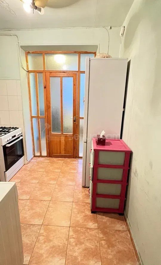 2 Սենյականոց Բնակարան Քարե Շենքում, 55քմ, 1/4 հարկ, Նորմալ Վիճակում