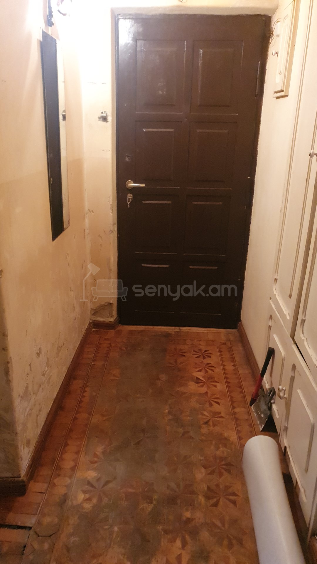 4 Սենյականոց Բնակարան Քարե Շենքում, 93քմ, 1/4 հարկ, Նորմալ Վիճակում, Կահավորված, Արևկող