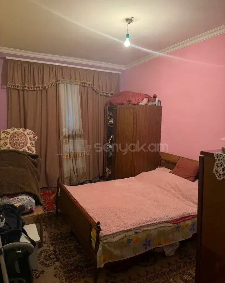 4 Սենյականոց Բնակարան Քարե Շենքում, 74քմ, 1/5 հարկ, Նորմալ Վիճակում