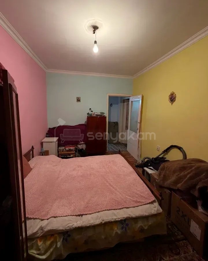 4 Սենյականոց Բնակարան Քարե Շենքում, 74քմ, 1/5 հարկ, Նորմալ Վիճակում