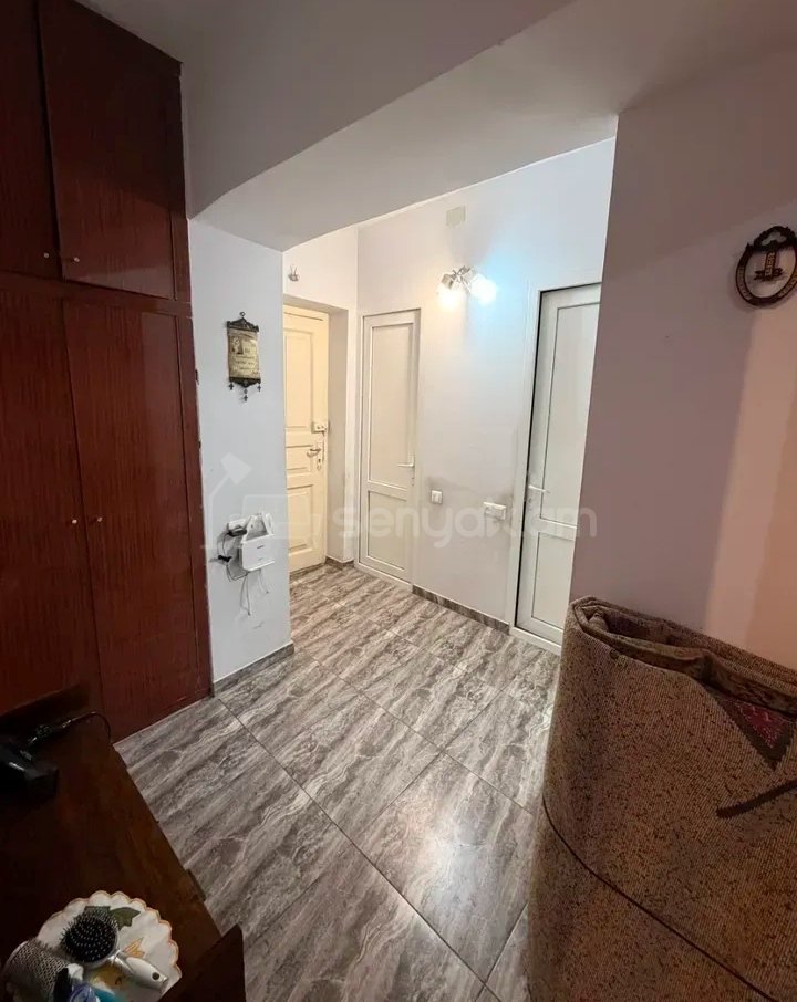4 Սենյականոց Բնակարան Քարե Շենքում, 74քմ, 1/5 հարկ, Նորմալ Վիճակում