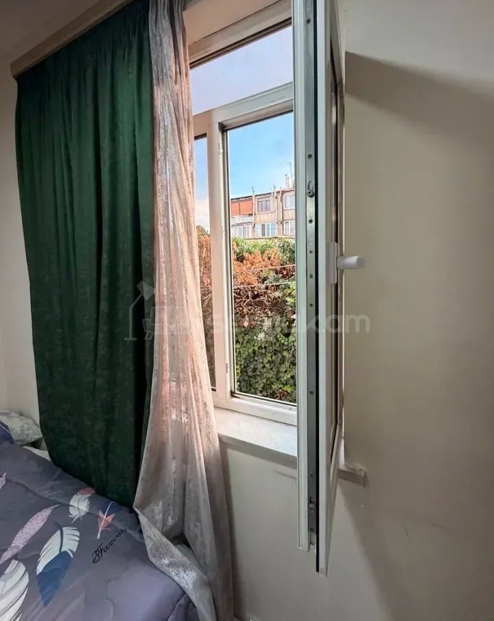 4 Սենյականոց Բնակարան Քարե Շենքում, 74քմ, 1/5 հարկ, Նորմալ Վիճակում