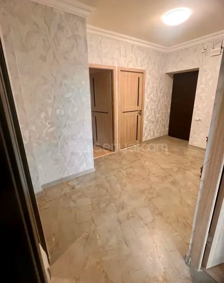 3 Սենյականոց Բնակարան Քարե Շենքում, 77քմ, 2/5 հարկ, Կապիտալ Վերանորոգված
