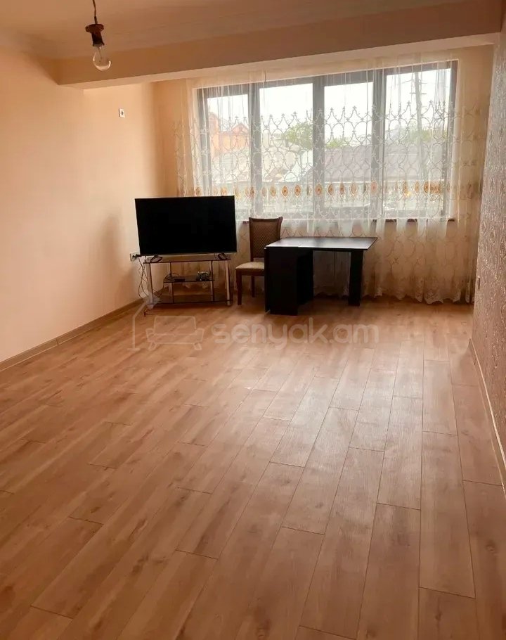 3 Սենյականոց Բնակարան Քարե Շենքում, 77քմ, 2/5 հարկ, Կապիտալ Վերանորոգված