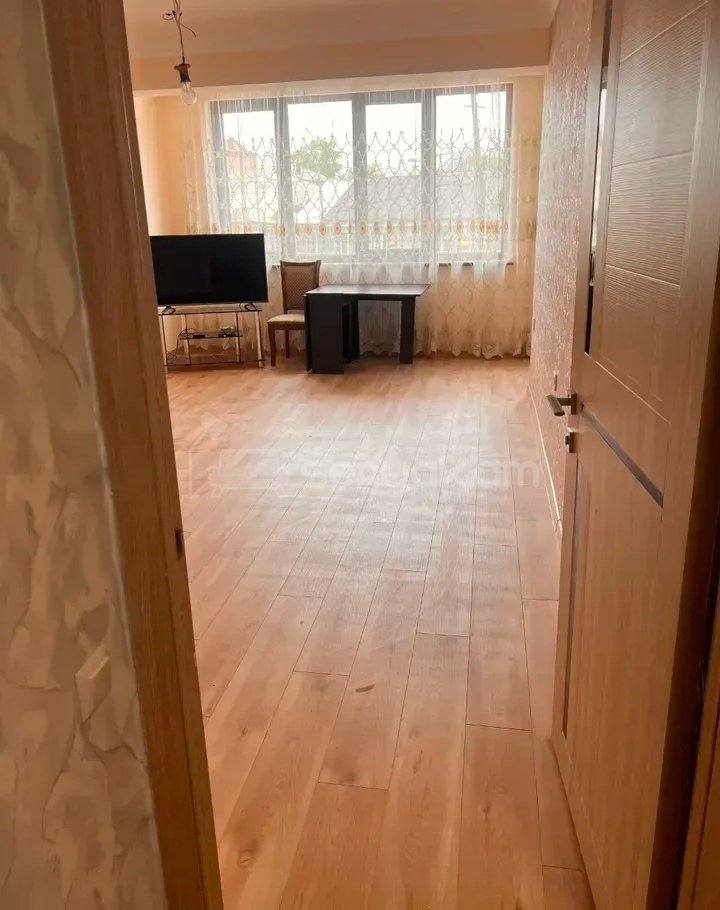 3 Սենյականոց Բնակարան Քարե Շենքում, 77քմ, 2/5 հարկ, Կապիտալ Վերանորոգված